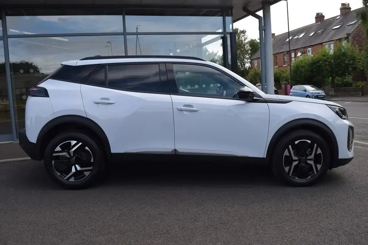 Used Peugeot 2008 Allure 100 HP (73 kW) 2024 White SUV