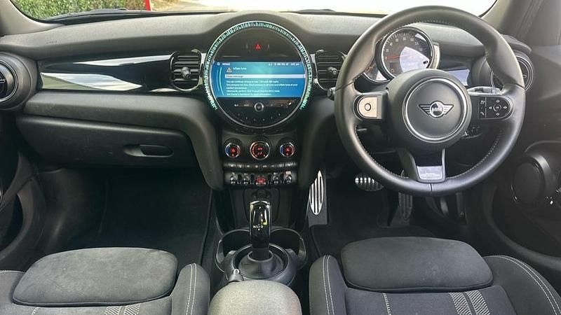 Usado Mini Cooper Hatch 134 CV (98 kW) 2022 Verde Utilitario