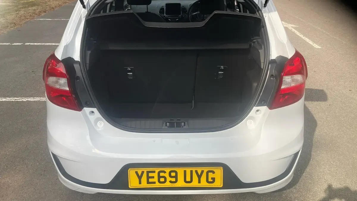 Used Ford Ka Plus Zetec 86 HP (63 kW) 2019 White Hatchback