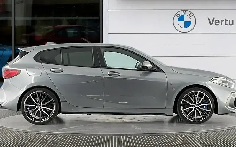 Usado BMW M135 Shadowline 306 HP (225 kW) 2023 Cinzento Citadino