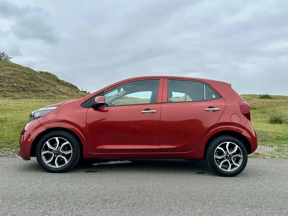 Used Kia Picanto 83 HP (61 kW) 2018 Orange Hatchback