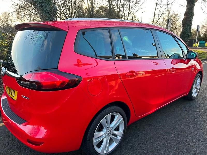 Used Vauxhall Zafira Tourer SRi 140 HP (102 kW) 2015 Red MPV