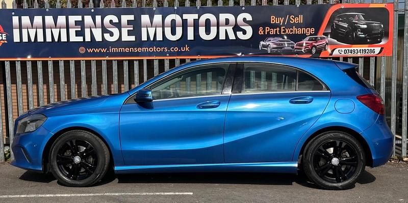 Begagnad Mercedes A180 Executive 2016 Blå Halvkombi