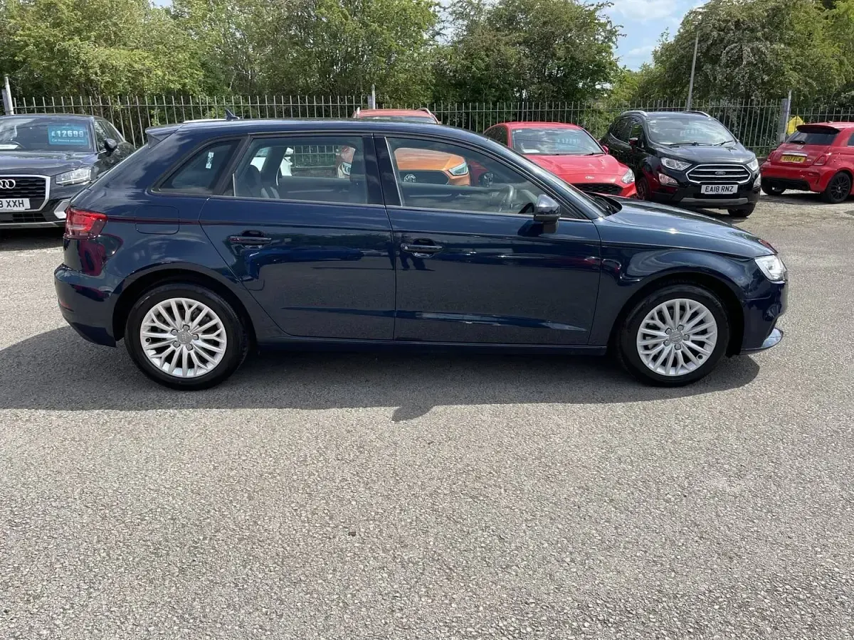Used Audi A3 Comfort 2017 Blue Hatchback