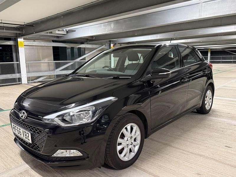 Used Hyundai i20 SE 84 HP (61 kW) 2016 Black Hatchback