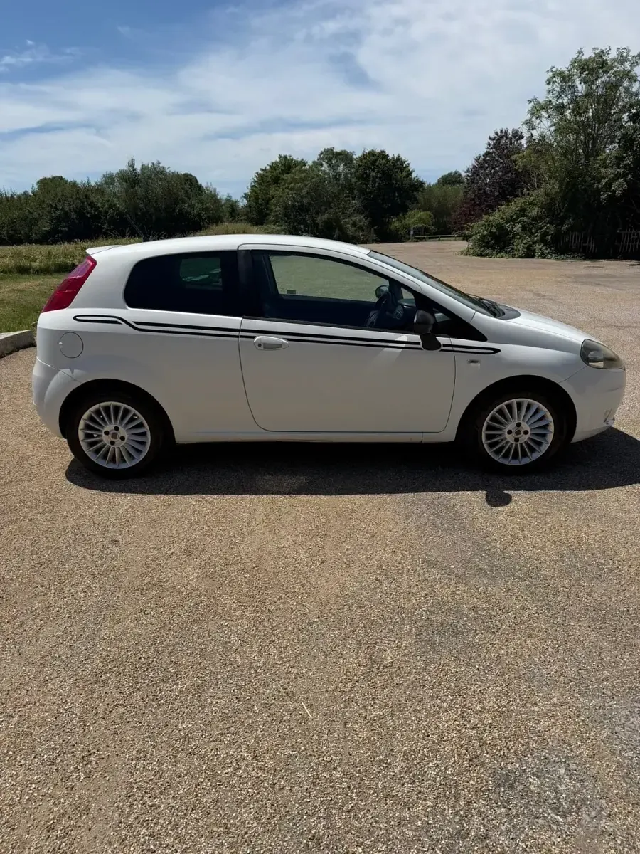 Used Fiat Grande Punto 2009 White Hatchback