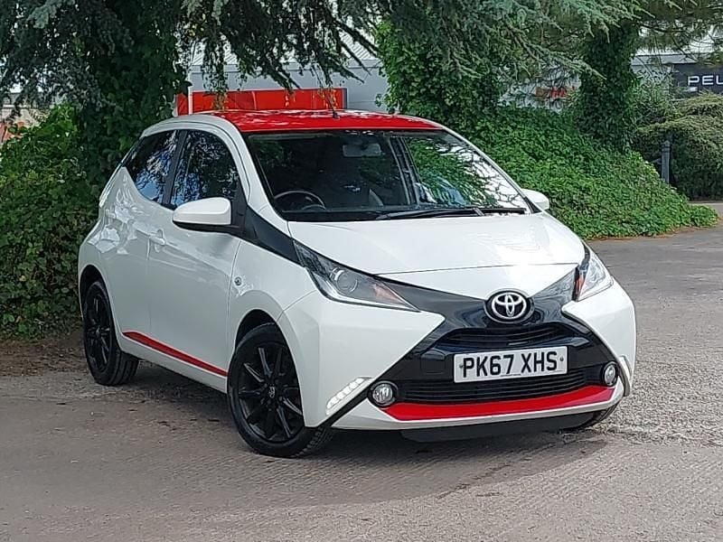 White Used 2017 Toyota Aygo x-press Hatchback | £6,998 (Fair price) - Image 1/4