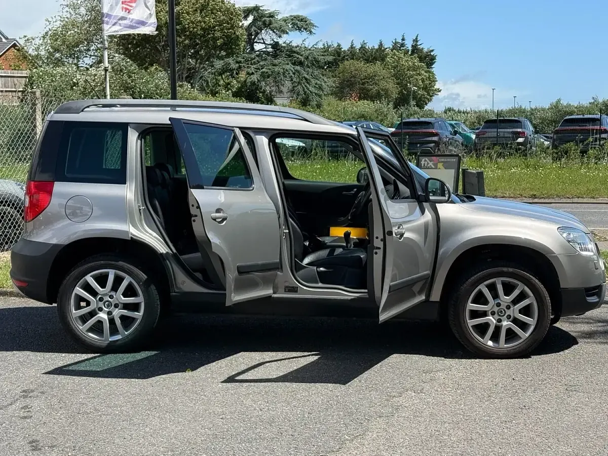 Used Skoda Yeti Elegance 152 HP (111 kW) 2011 Beige SUV