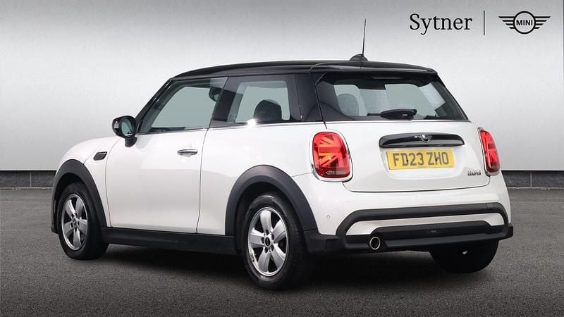 Used Mini Cooper Classic 134 HP (98 kW) 2023 White Hatchback