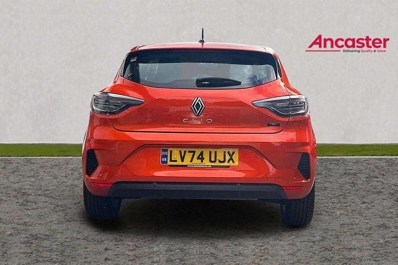 Used Renault Clio V Evolution 143 HP (105 kW) 2024 Orange Hatchback