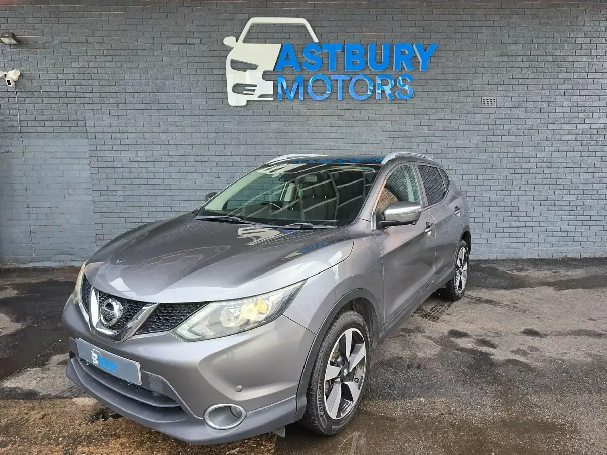 Usado Nissan Qashqai N-TEC 115 HP (84 kW) 2015 Cinzento SUV