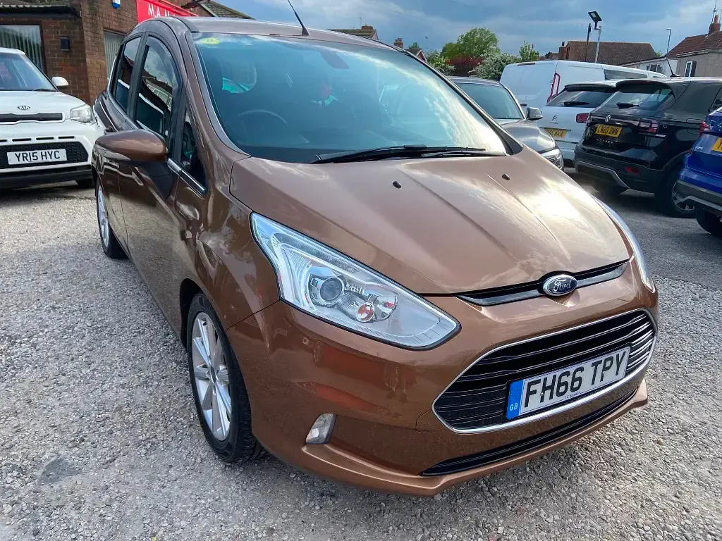 Usado Ford B-MAX Titanium 105 HP (77 kW) 2017 Castanho Monovolume