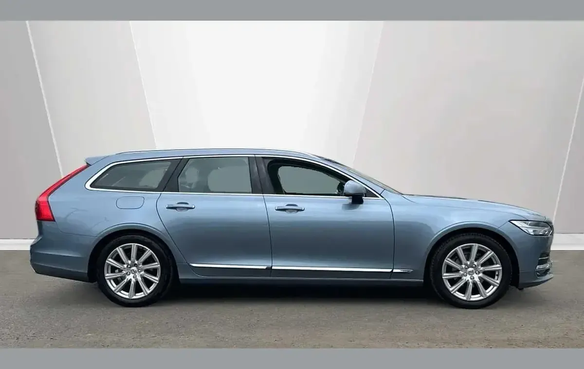 Used Volvo V90 Inscription 187 HP (137 kW) 2017 Blue Estate