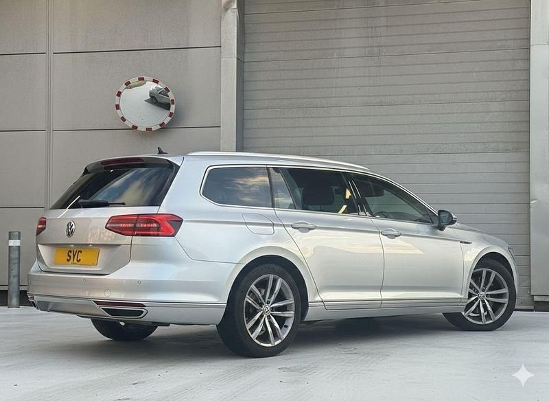 Used VW Passat GTE 218 HP (160 kW) 2018 Silver Estate
