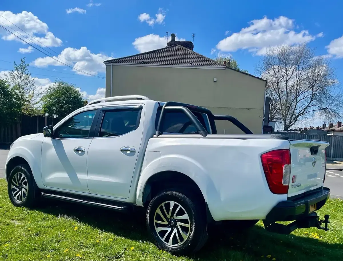 Used Nissan Navara Tekna 190 HP (139 kW) 2017 White Pickup