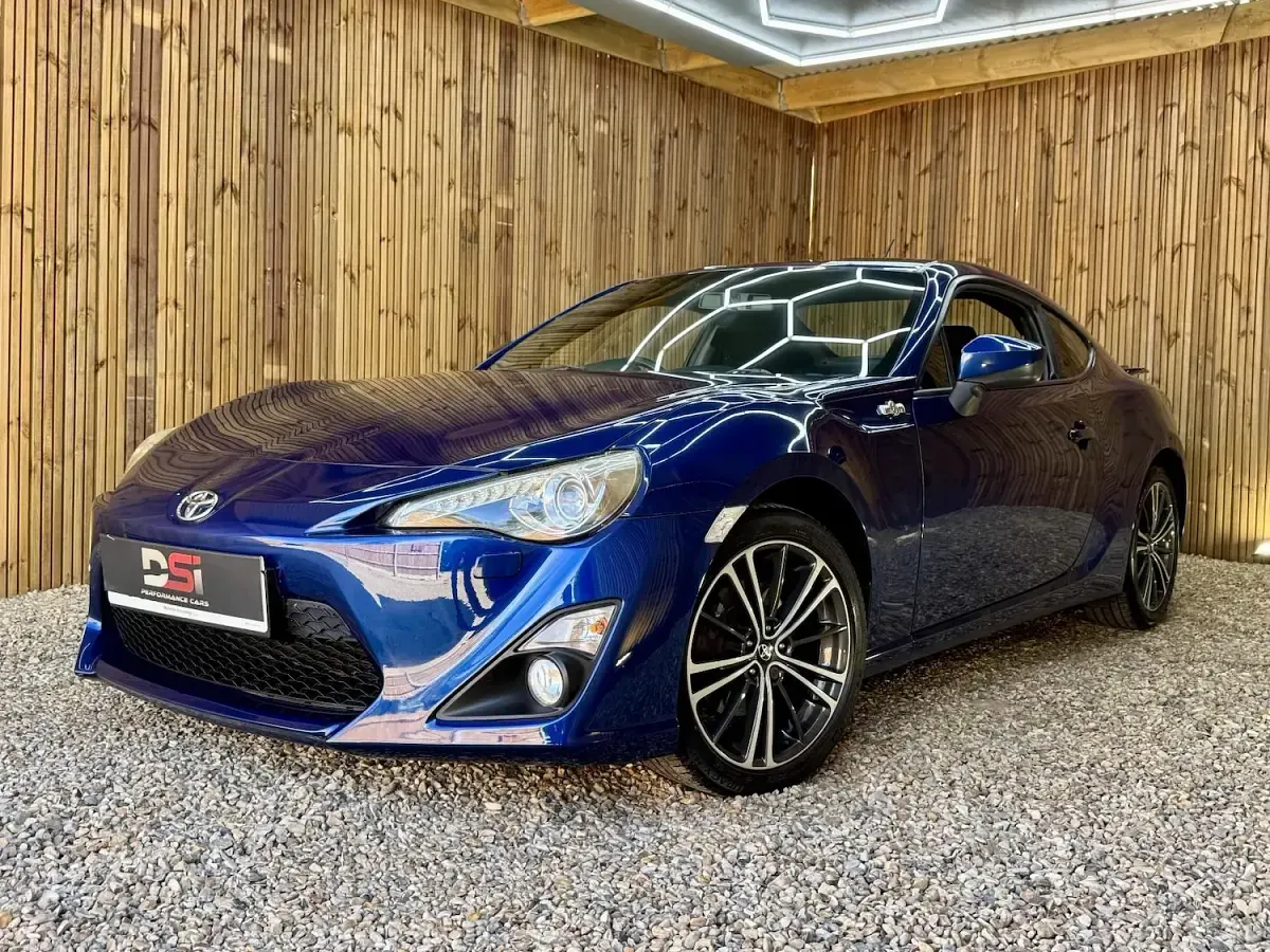 Used Toyota GT86 GT 197 HP (144 kW) 2015 Blue Coupe