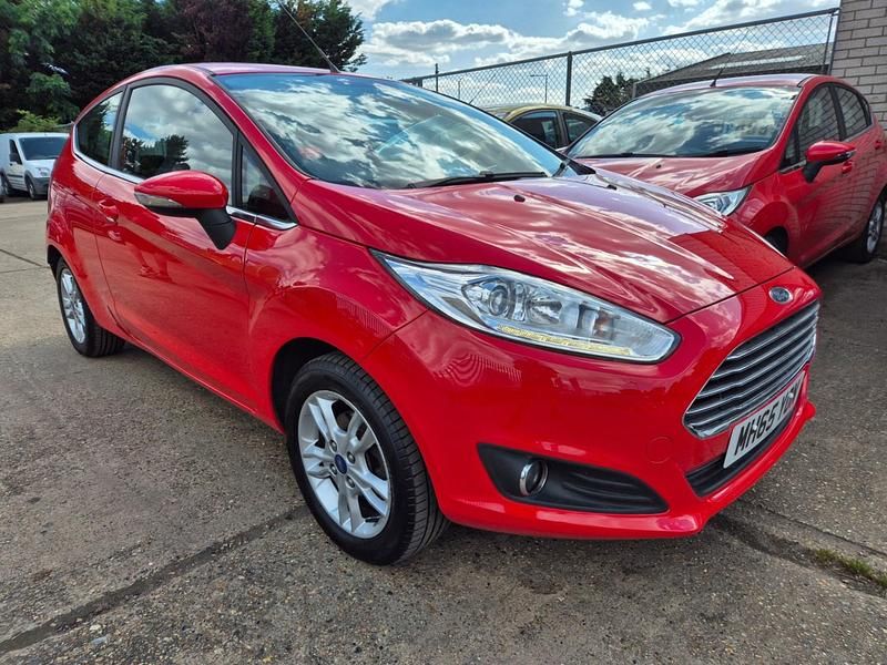 Red Used 2016 Ford Fiesta Zetec Hatchback | £6,995 (Fair price) - Image 1/4