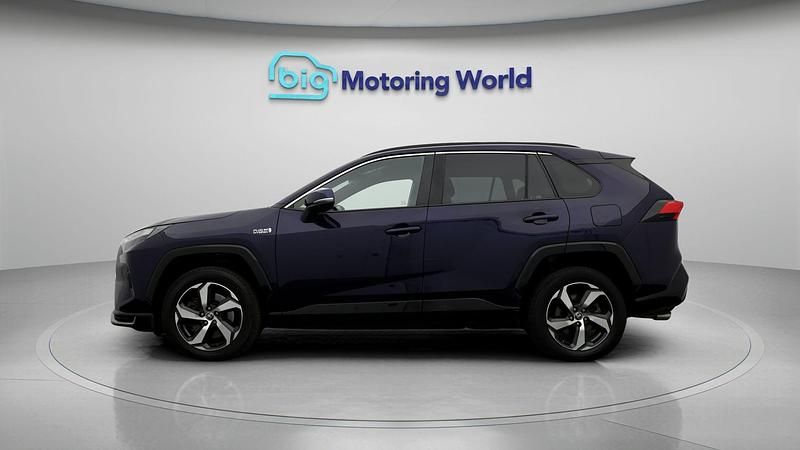 Second-hand Toyota RAV4 Hybrid Design 302 CP (222 kW) 2022 Albastru SUV