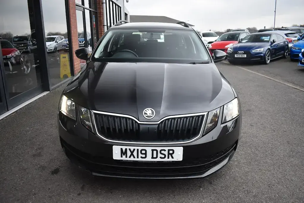 Begagnad Skoda Octavia 115 HK (84 kW) 2019 Svart Halvkombi
