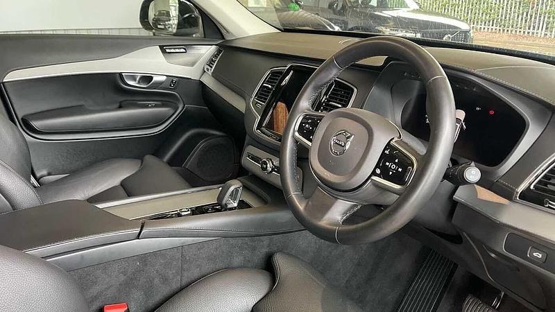 Used Volvo XC90 Plus 250 HP (183 kW) 2024 Gold SUV