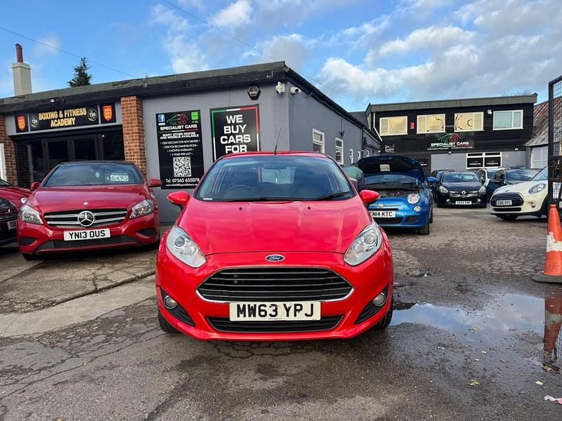 Used Ford Fiesta Zetec 105 HP (77 kW) 2014 Red Hatchback