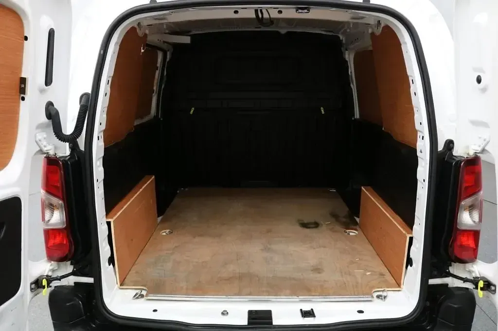 Second-hand Peugeot Partner 100 CP (73 kW) 2022 Alb Monovolum