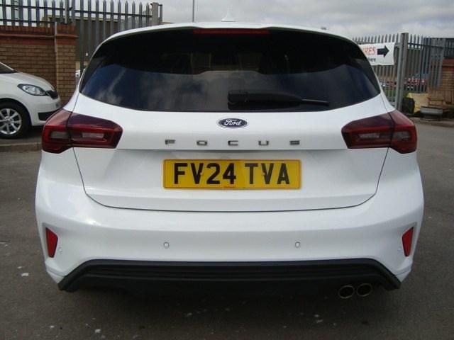 Begagnad Ford Focus ST-Line X 2024 Vit Halvkombi