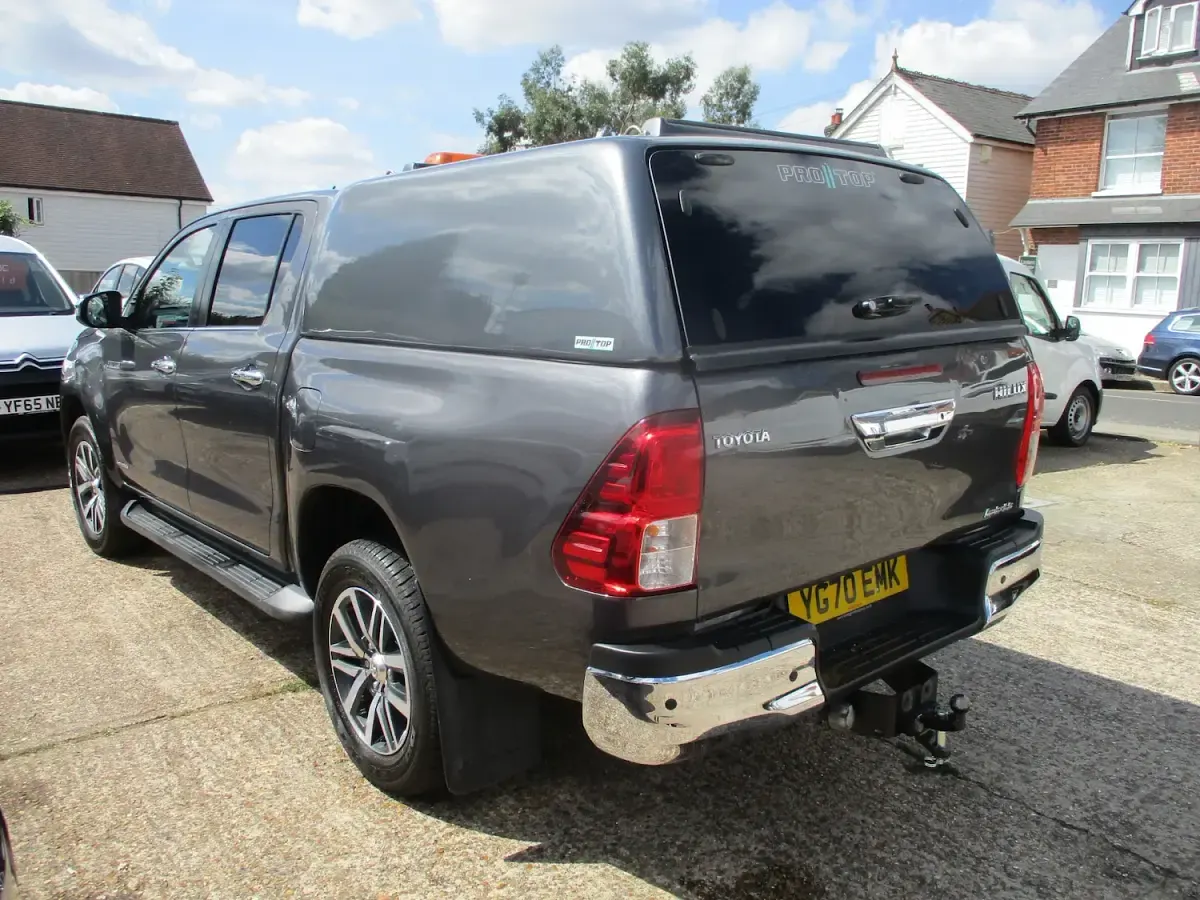 Used Toyota HiLux 150 HP (110 kW) 2020 Grey Pickup