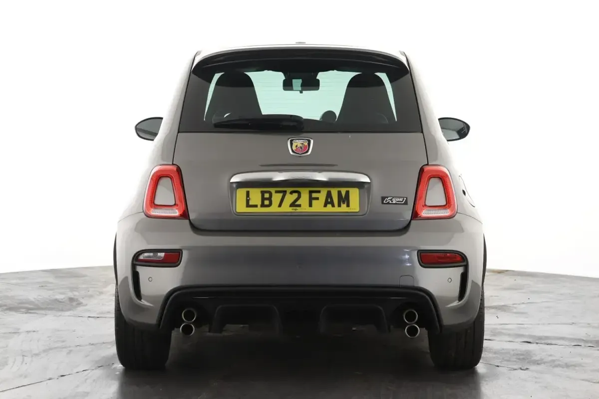 Usado Abarth 595 165 CV (121 kW) 2022 Gris Utilitario