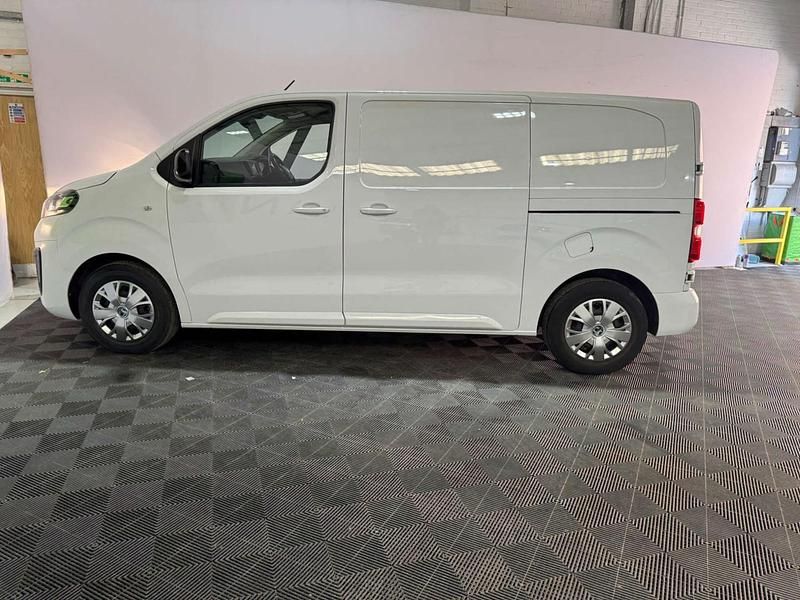 Used Vauxhall Vivaro Sportive 100 HP (73 kW) 2022 White MPV