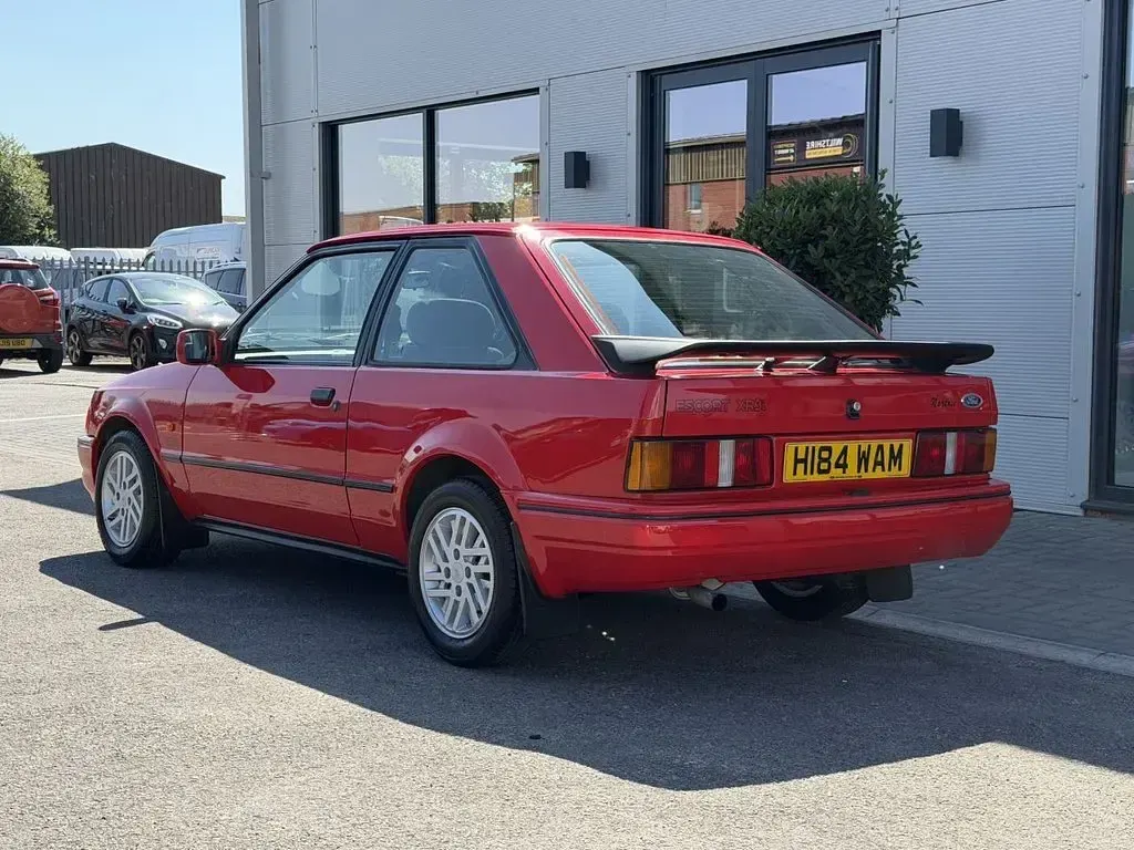 Used Ford Escort 105 HP (77 kW) 1990 Red Hatchback