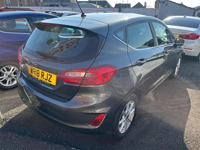 Used Ford Fiesta Zetec 100 HP (73 kW) 2018 Grey Hatchback