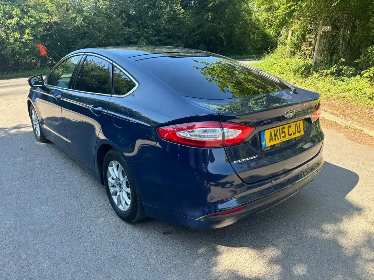 Used Ford Mondeo Zetec 2015 Blue Hatchback