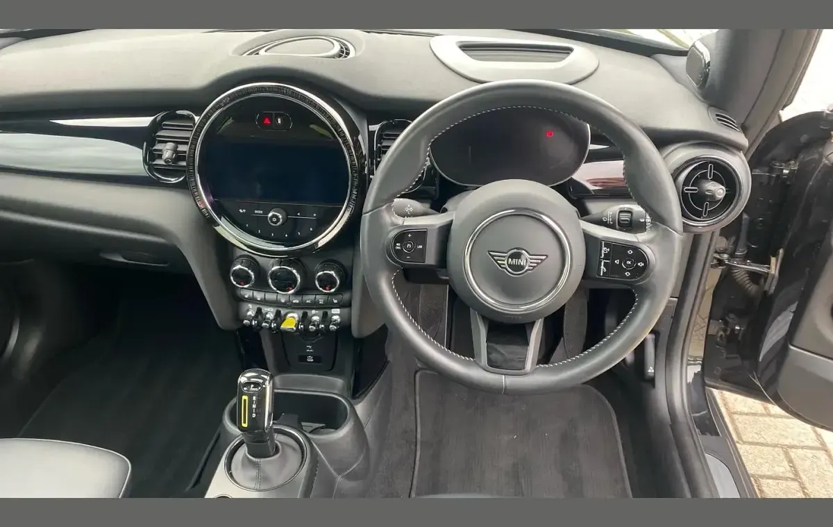 Gebraucht Mini Cooper S Level 3 135 kW (184 PS) 2023 Schwarz Kleinwagen
