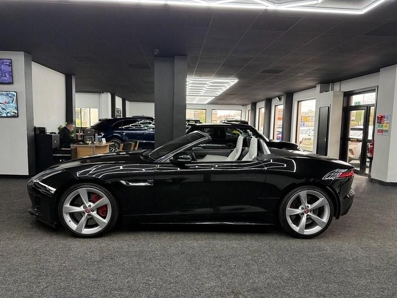 Usado Jaguar F-Type R-Dynamic 340 HP (250 kW) 2018 Preto Cabrios