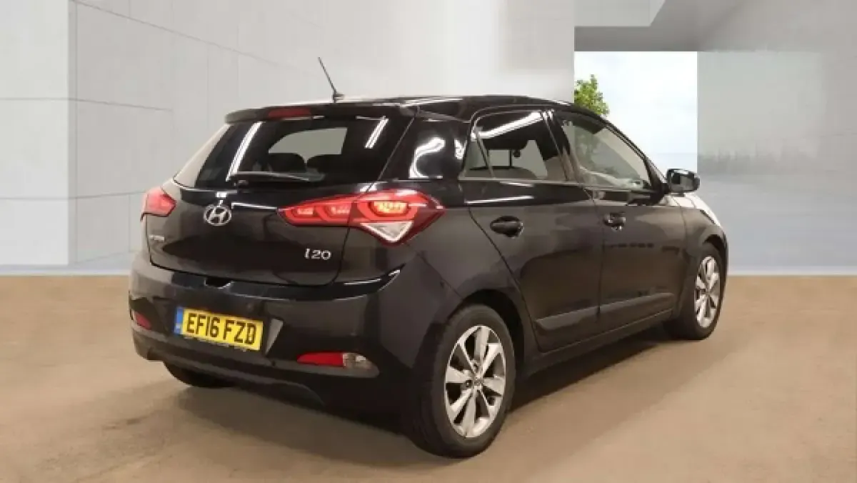 Used Hyundai i20 Premium 84 HP (61 kW) 2016 Black Hatchback