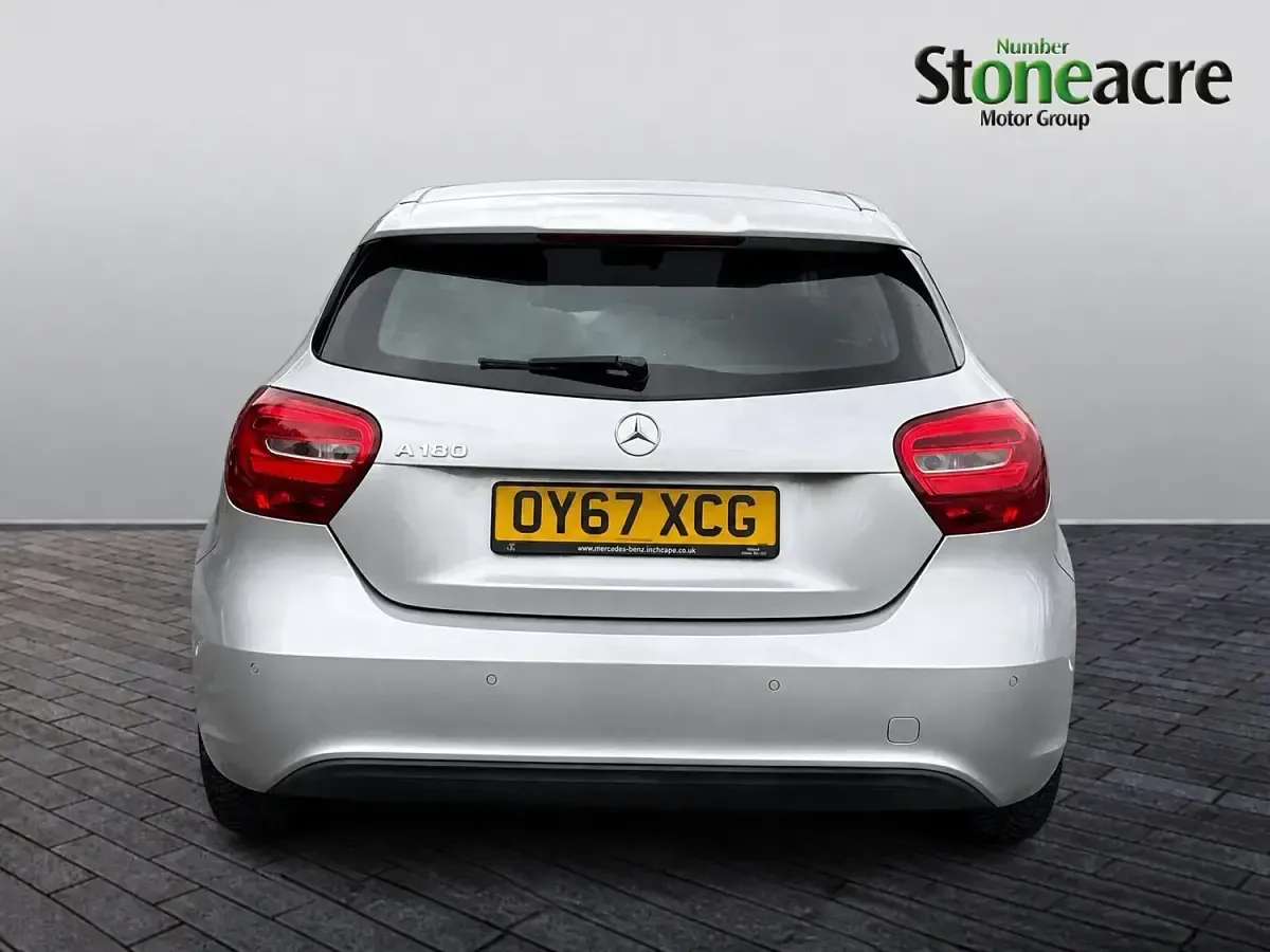 Used Mercedes A180 SE 122 HP (89 kW) 2017 Silver Hatchback