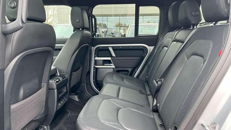 Używany Land Rover Defender SE Dynamic 404 KM (297 kW) 2024 Srebrny SUV