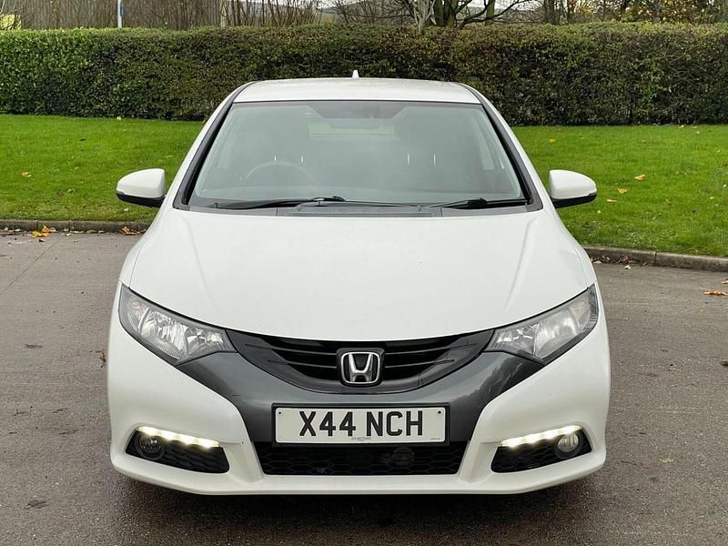 Used Honda Civic ES 120 HP (88 kW) 2013 White Hatchback