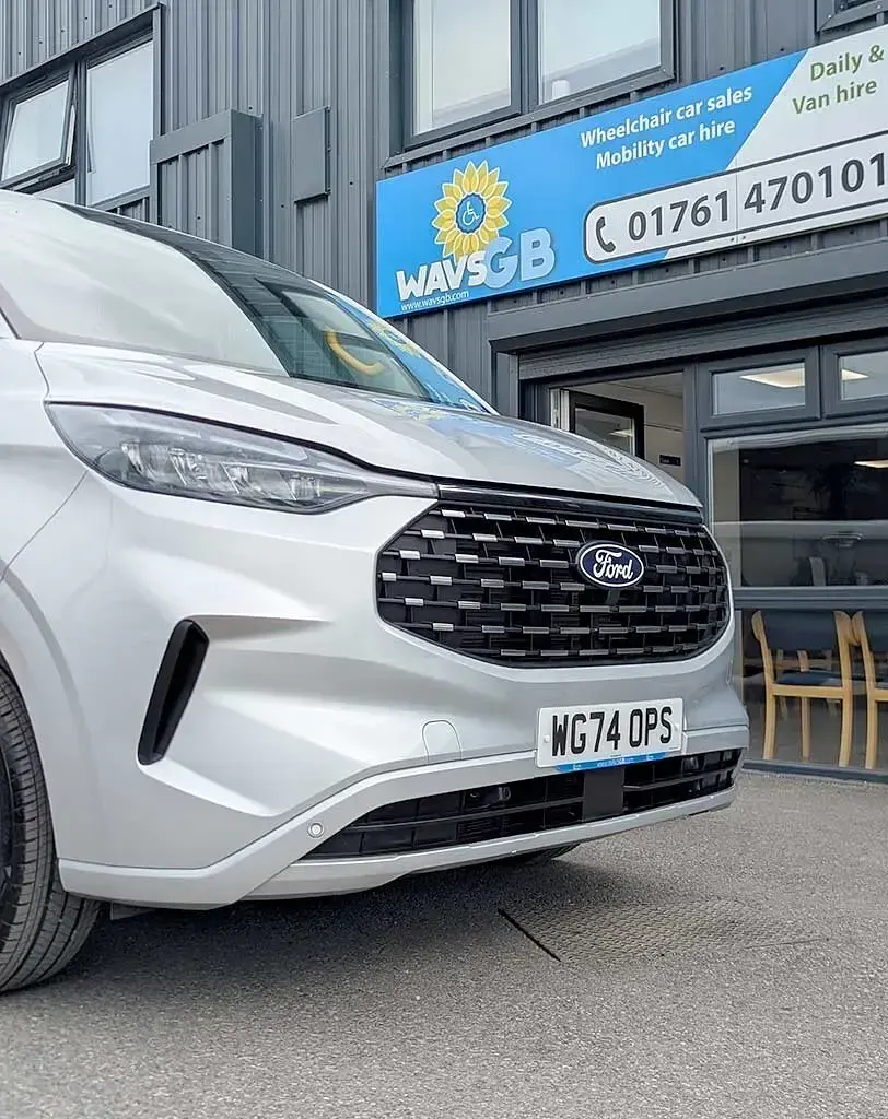 Used Ford Tourneo Titanium 136 HP (100 kW) 2024 Silver MPV