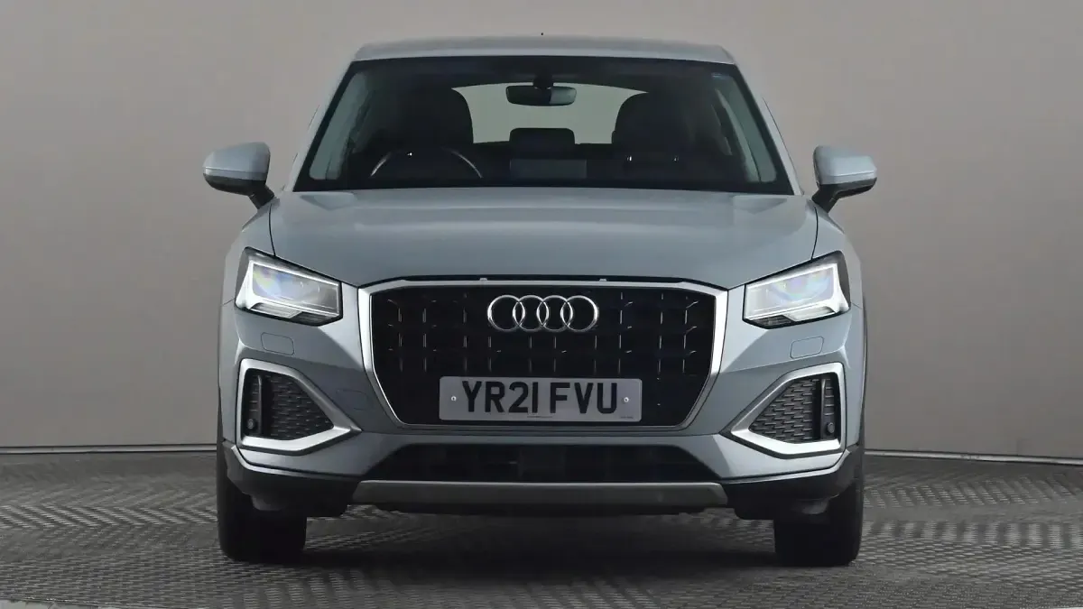 Usado Audi Q2 Sport 110 CV (80 kW) 2021 Gris SUV