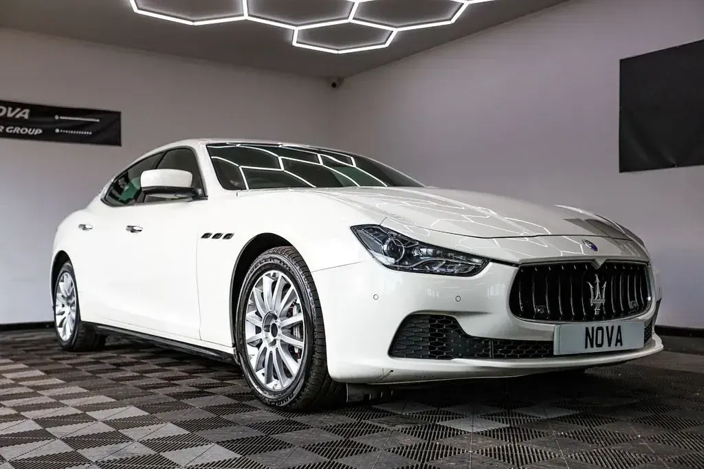 Used Maserati Ghibli 275 HP (202 kW) 2014 White Sedan