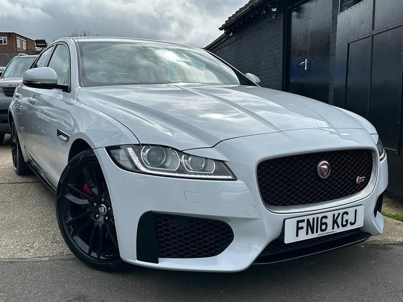 Begagnad Jaguar XF S 380 HK (279 kW) 2016 Vit Sedan