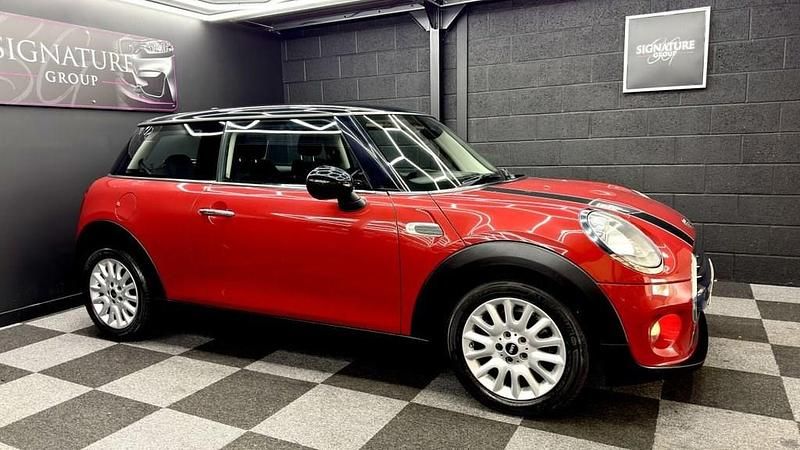 Usado Mini Cooper Hatch 136 CV (100 kW) 2014 Rojo Utilitario