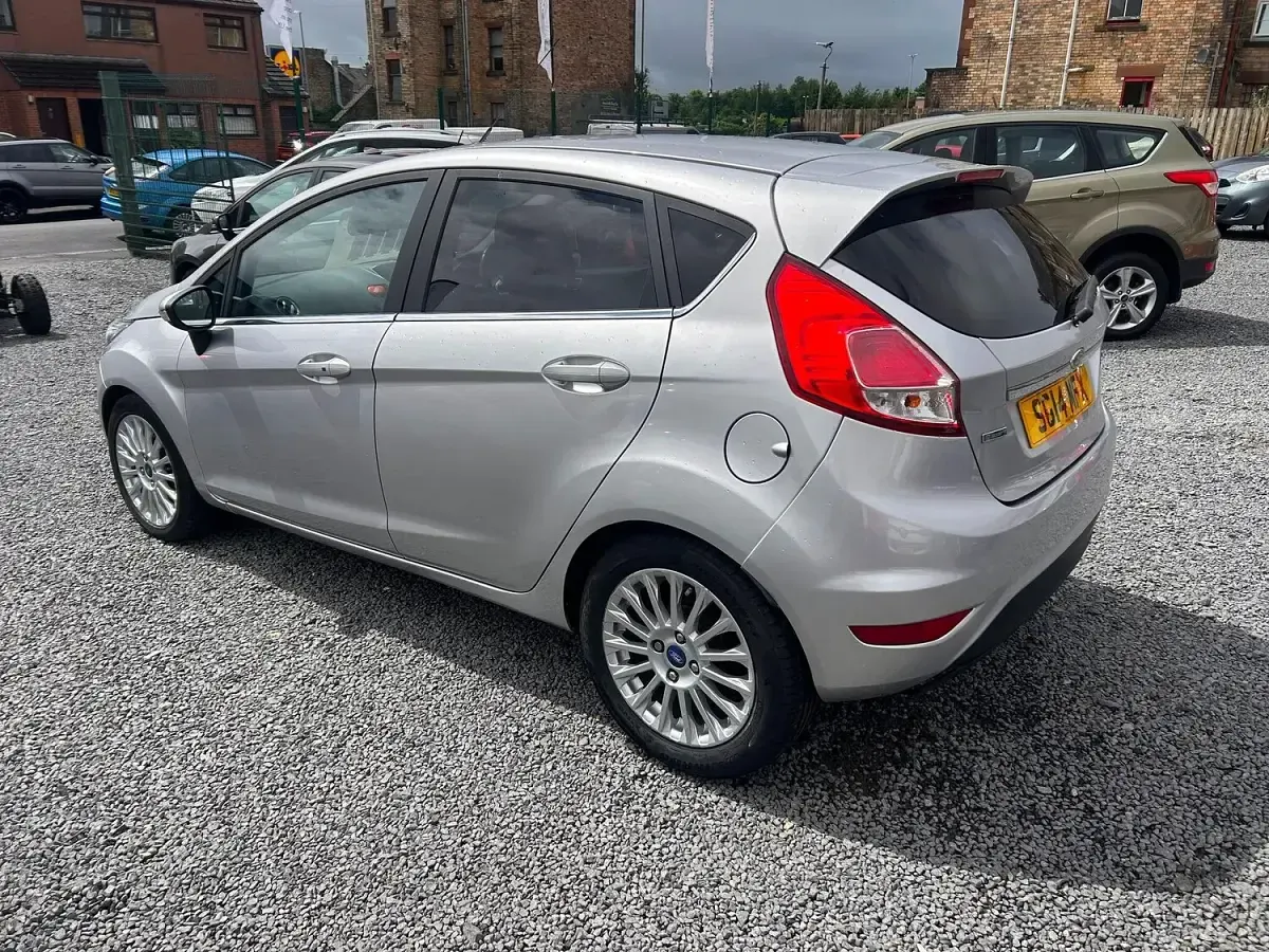 Used Ford Fiesta Zetec 100 HP (73 kW) 2014 Silver Hatchback
