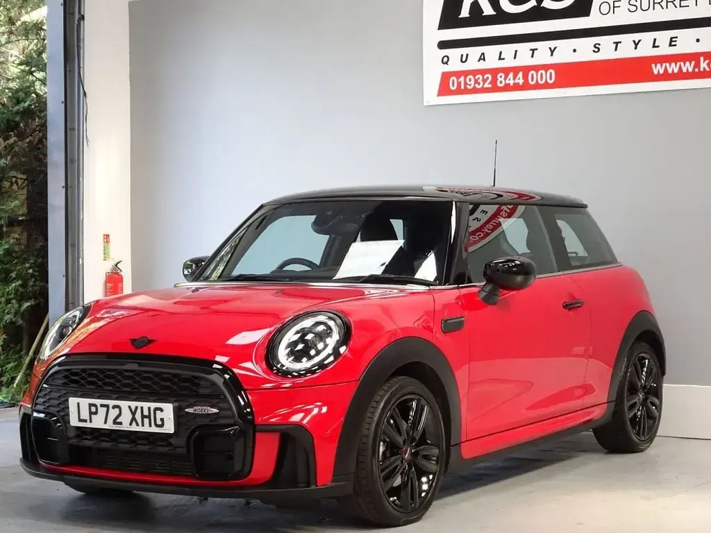 Used Mini Cooper Hatch 136 HP (100 kW) 2023 Red Hatchback