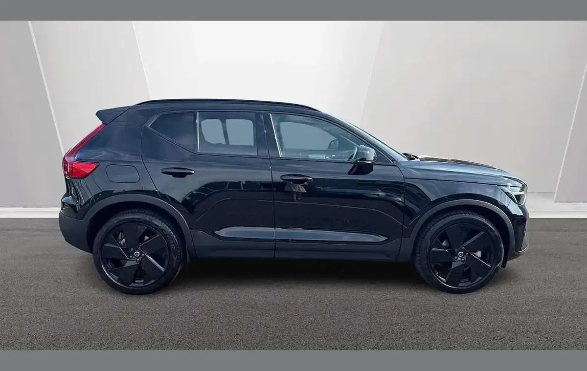 Used Volvo XC40 Plus 161 HP (118 kW) 2025 Black SUV