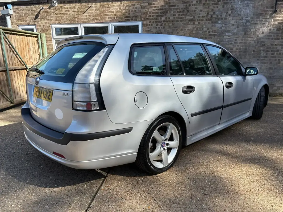 Begagnad Saab 9-3 Vector 2007 Silver Kombi