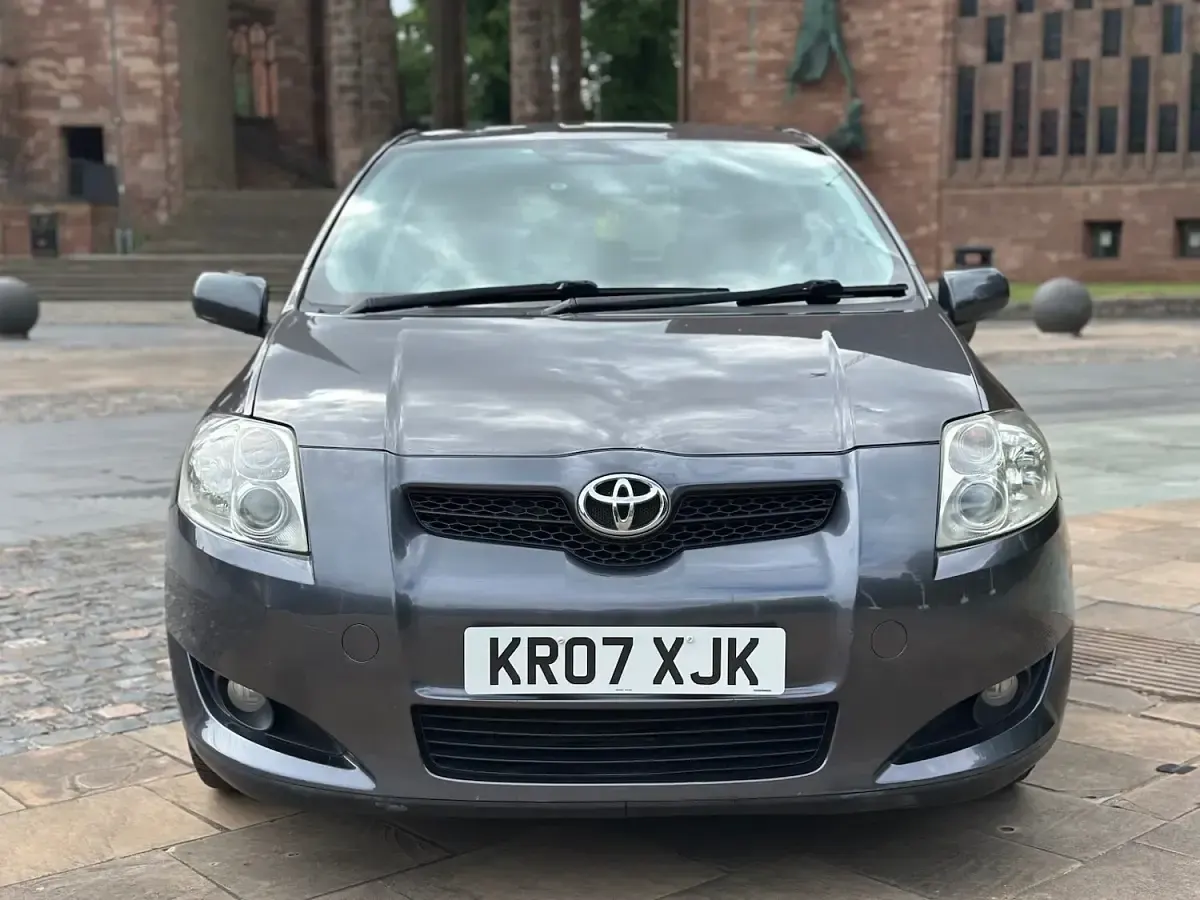 Used Toyota Auris 124 HP (91 kW) 2007 Grey Hatchback