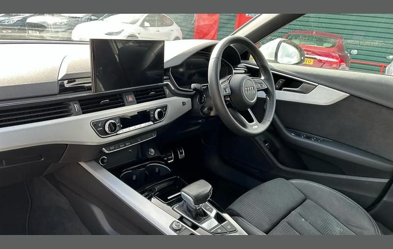 Used Audi A4 S-Line 150 HP (110 kW) 2023 White Sedan